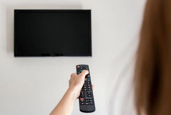 Tivi bị đen màn hình nhưng vẫn có tiếng